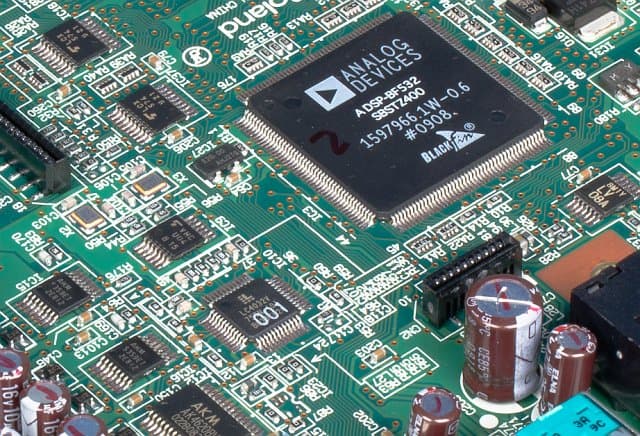 Переносная студия Roland V-Studio 100