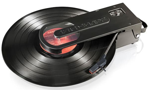 виниловый проигрыватель Crosley Revolution