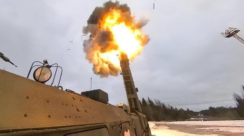 Запуск межконтинентальной баллистической ракеты «Ярс»