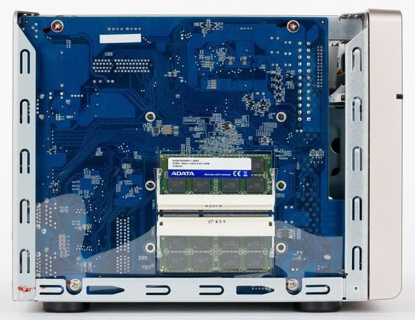Конструкция QNAP TVS-863+