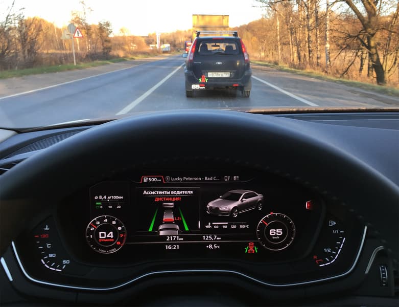 Адаптивный круиз-контроль: информирование о недостаточной дистанции