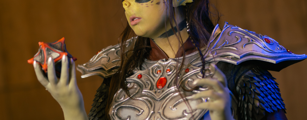 «Думаю о ней в качалке»: Пышный косплей Лаэзель из Baldur's Gate 3 стал объектом насмешек. Широкую косплеершу атаковали токсичные пользователи