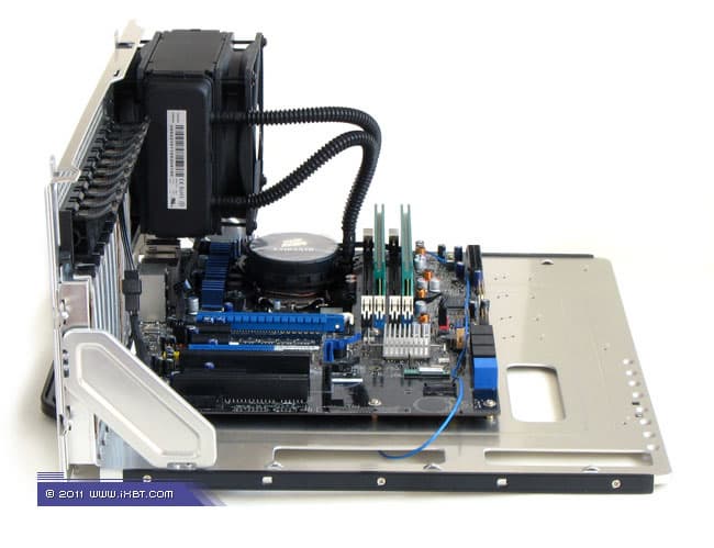 Система жидкостного охлаждения Corsair Hydro H70