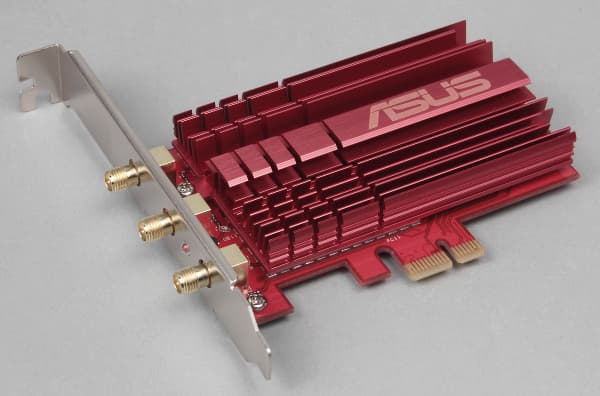 Внешний вид Asus PCE-AC68 Внешний вид Asus PCE-AC68