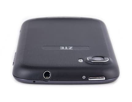 Верхний торец коммуникатора Обзор ZTE V970. Верхний торец коммуникатора