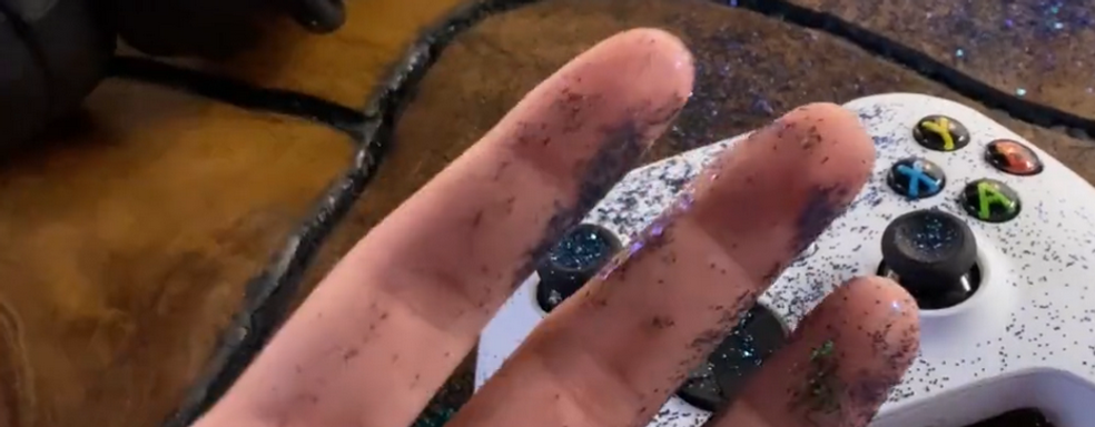 Xbox намекнула на связанный с Fable скорый анонс при помощи перепачканной в блестках руки и музыки из оригинальной игры