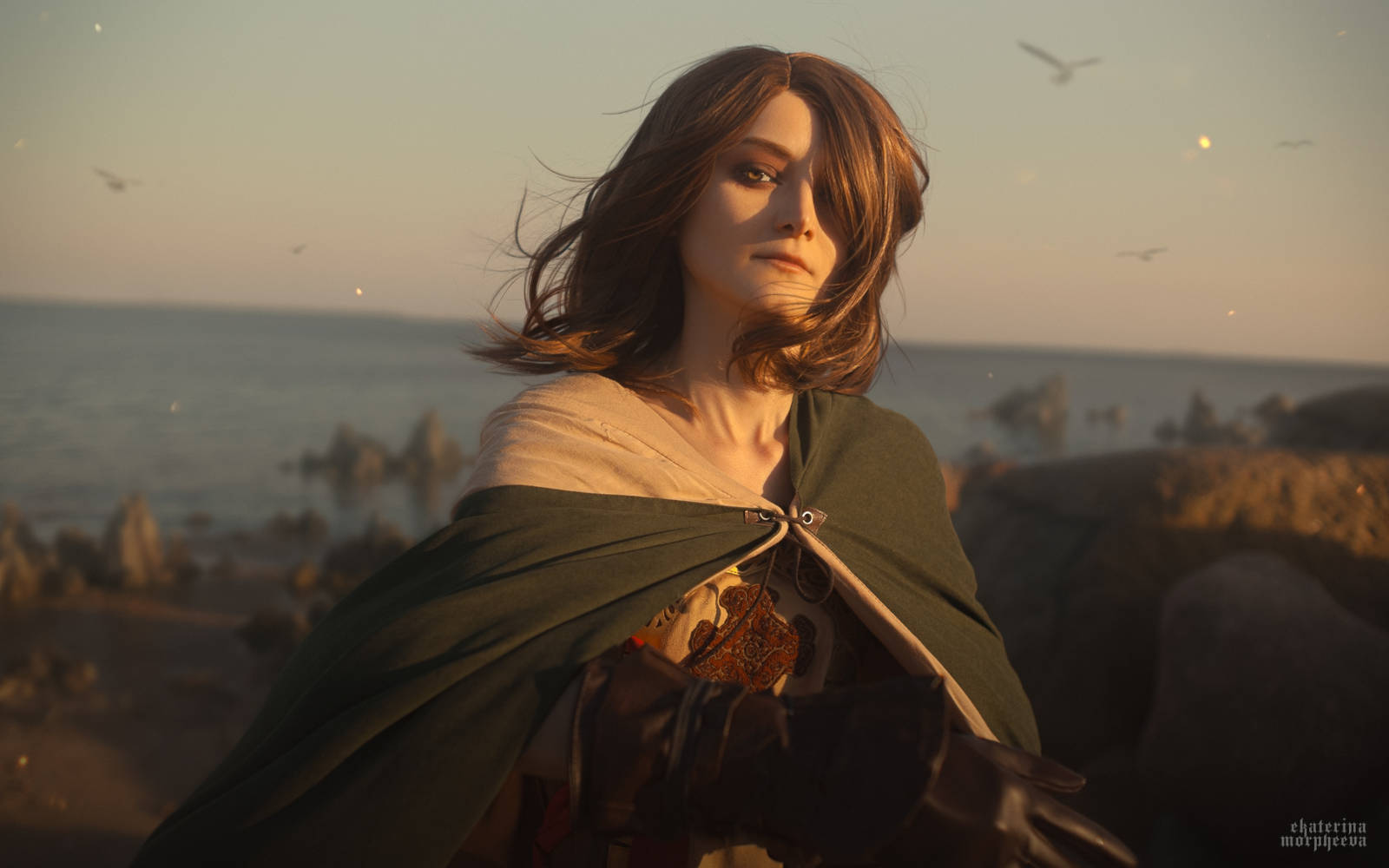 Reganight as Emerald Herald, a side profile emphasizing her costume details