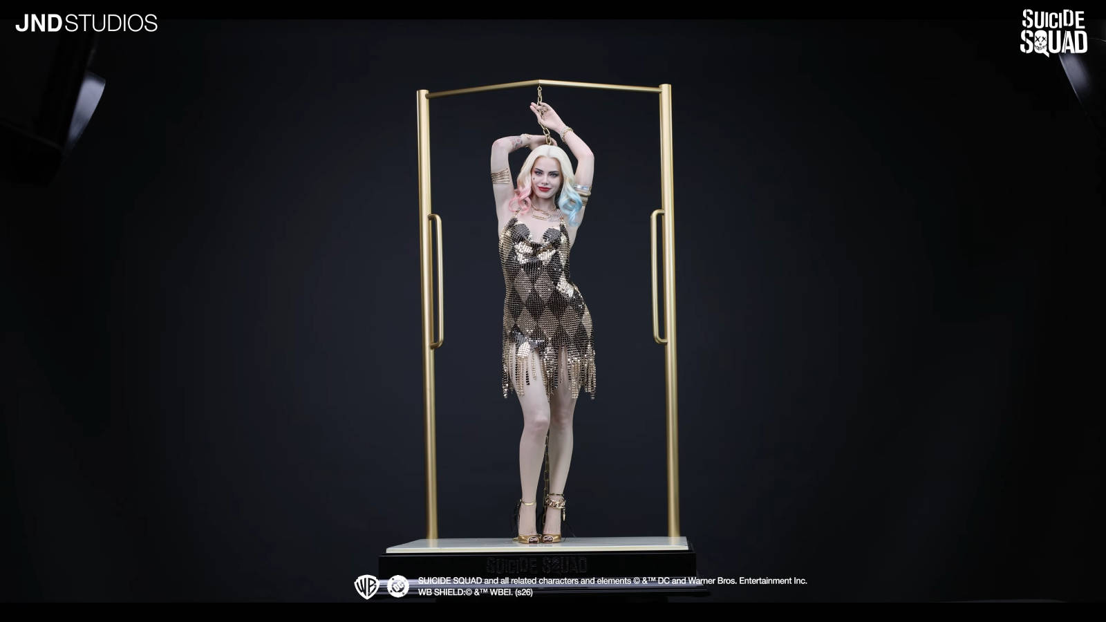 Harley Quinn statue with base and full accessories