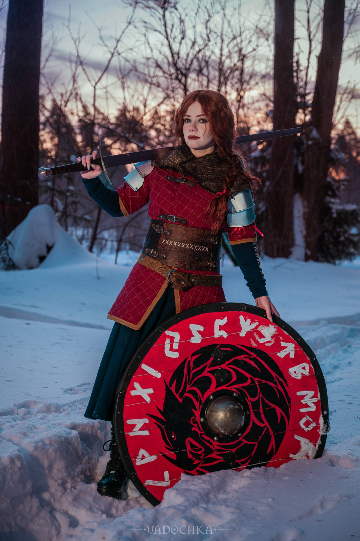 Full shot of Cerys an Craite cosplay, highlighting the costume details
