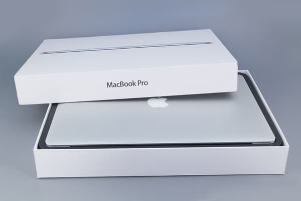 Открытая упаковка MacBook Pro с Retina Display