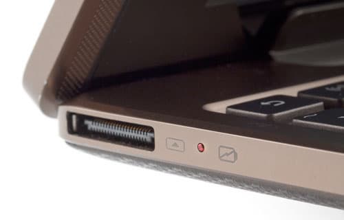 Разъем на левой стороне док-станции планшета Asus Eee Pad Transformer