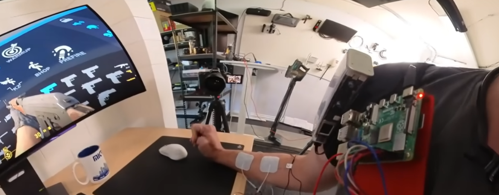 Блогер сделал физиологический чит — система управляет мускулами в его руке