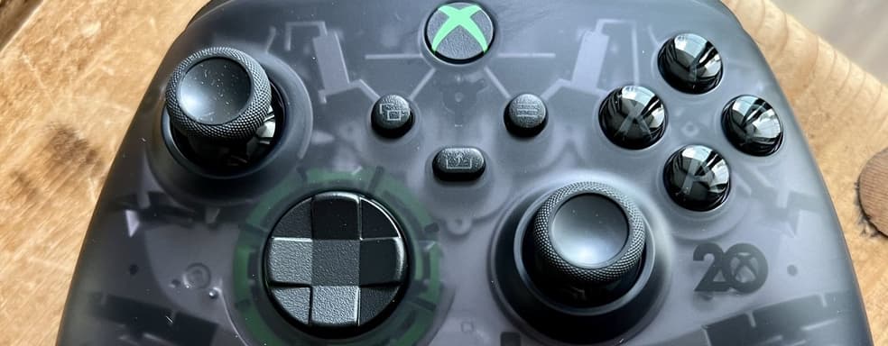 На юбилейном контроллере Xbox есть автограф Фила Спенсера