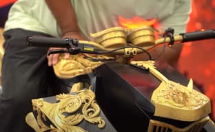 Code Vein 2 на байке. Разработчики показали неожиданную фишку с транспортом