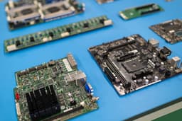 In the Ivanovo Region, Aquarius, with the Support of the IDF, Started Production of New Motherboards and New Compact Tablets
