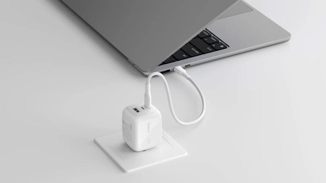 BoostCharge-Pro-3-Port-GaN-Wall-Charger-70W%20copy_large.jpg