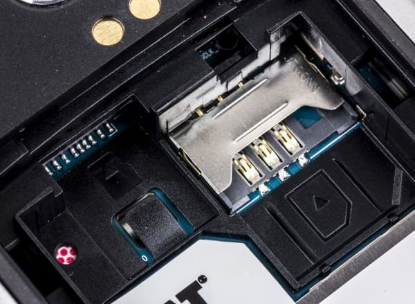 Дизайн телефона Cat B100