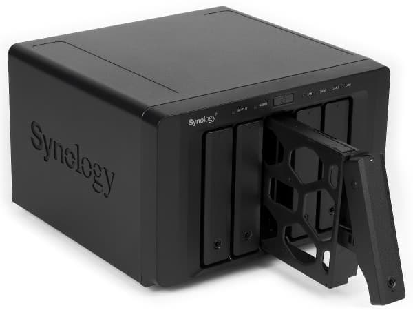 Внешний вид Synology DS1513+ Внешний вид Synology DS1513+