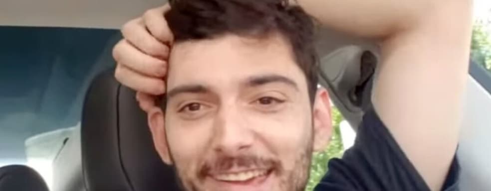 Streamer scammed fans out of $500,000 and bought himself a Tesla