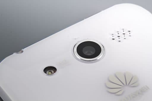 Объектив камеры Обзор Huawei Honor. Объектив камеры