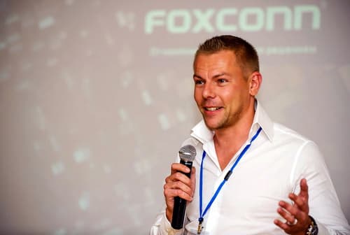 константин захаров, представитель компании foxconn