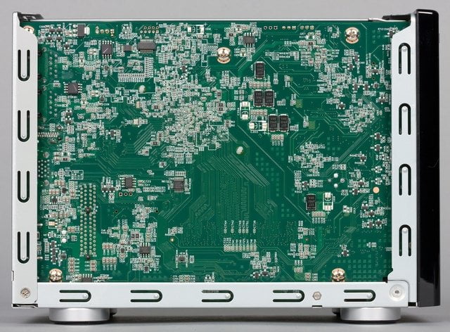 Конструкция сетевого накопителя Thecus W2810Pro