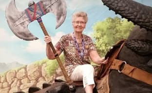 Кругом токсичность – 84-летняя бабушка фанатка Skyrim временно прекратила выкладывать ролики на YouTube из-за негативных комментариев