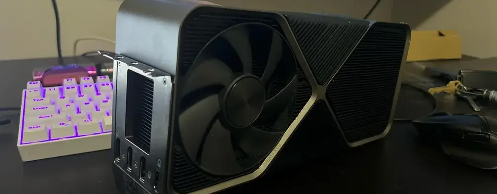 Пользователь Reddit нашел прототип RTX 4090 Ti в мусорном баке и поделился фотографиями