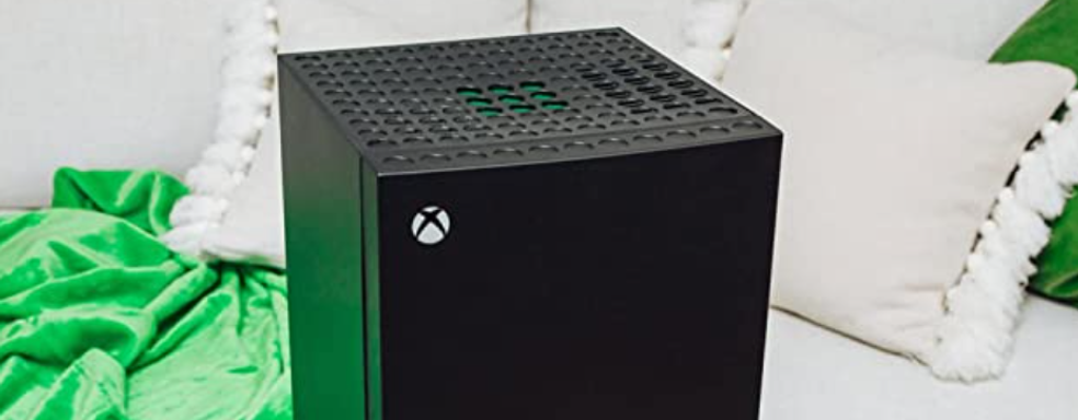 Энтузиаст купил сломанный холодильник Xbox и превратил в полезный постамент