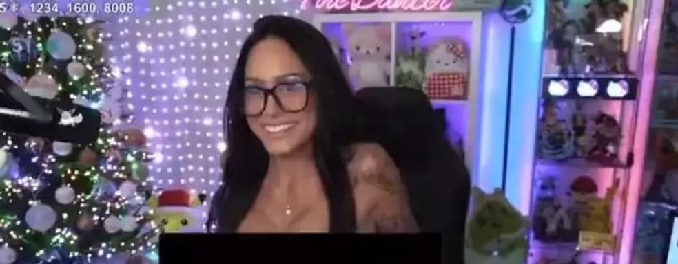 Женщина-стример тестирует Twitch, используя планки с цензурой ради «художественной наготы»