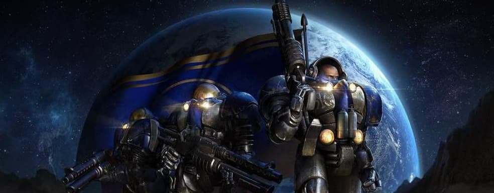 Фанат StarCraft играл в игру на клавиатуре размером с письменный стол