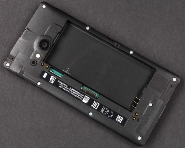 Внешний вид Nokia Lumia 735