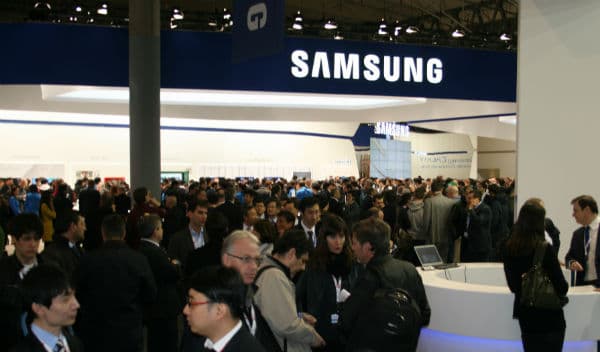 Посетители на выставке Mobile World Congress