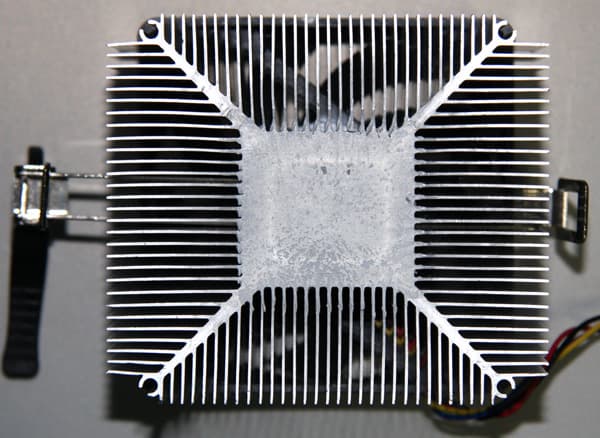 AMD Coolers 2016 - AMD 95W Alu, распределение термопасты AMD Coolers 2016 - AMD 95W Alu, распределение термопасты