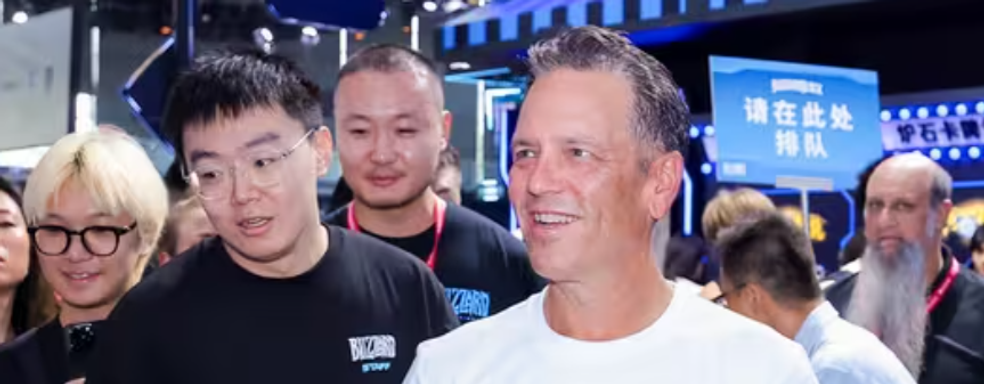 Фил Спенсер поиграл на «пиратской Windows»? Геймеры заметили его на ChinaJoy 2025