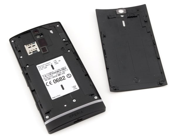 Sony Xperia S — с открытой крышкой