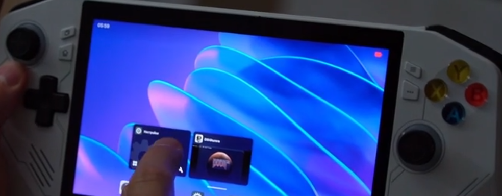 Представлен аналог Steam Deck с российской ОС Аврора, способный запустить игру 20-летней давности. Его опознали как индонезийский Advan x Play