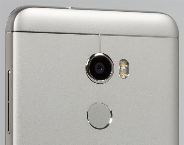 Обзор смартфона HTC One X10