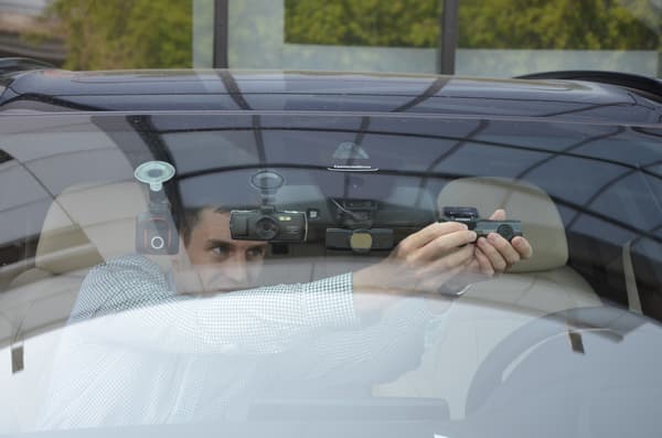 Установка видеорегистраторов на автомобиль