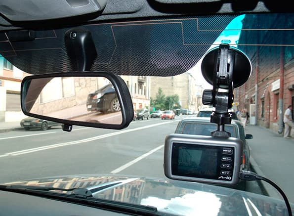 Автомобильный видеорегистратор Mio MiVue 205