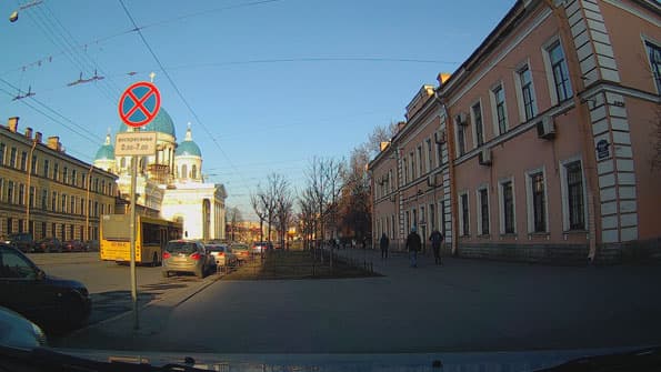 Автомобильный видеорегистратор Mio MiVue 588