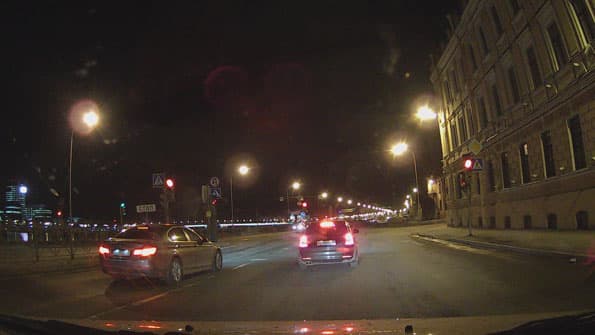 Автомобильный видеорегистратор Mio MiVue 588