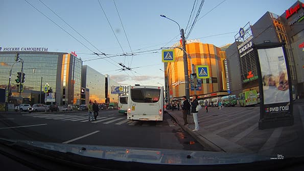 Автомобильный видеорегистратор Playme Back