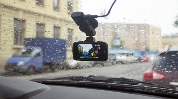 Автомобильный видеорегистратор Playme Back