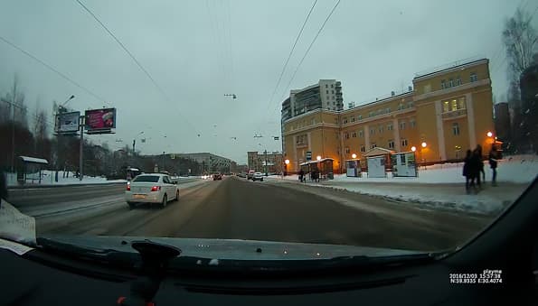 Видеорегистратор с радар-детектором и GPS-информером Playme P350 Tetra