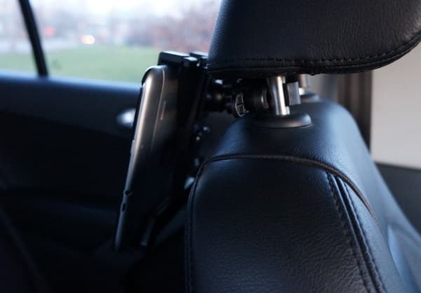 планшет в автомобиле