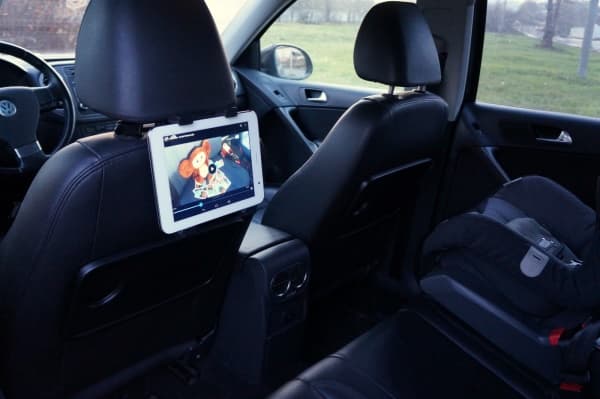 планшет в автомобиле