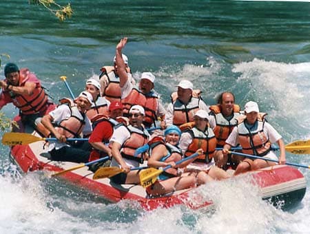 Некоторые представители отправившихся на рафтинг дилеров ОЛДИ сплавлялись с другим инструктором и по большей части на плотах