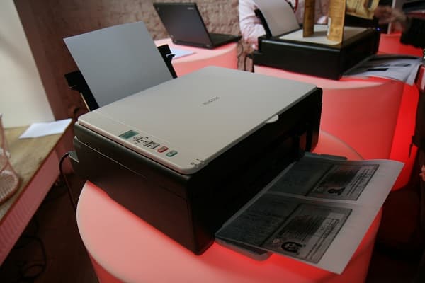 Монохромные МФУ начального уровня SP 100SU и SP 100SF