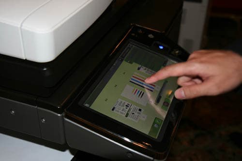 цветное МФУ с мультитач дисплеем